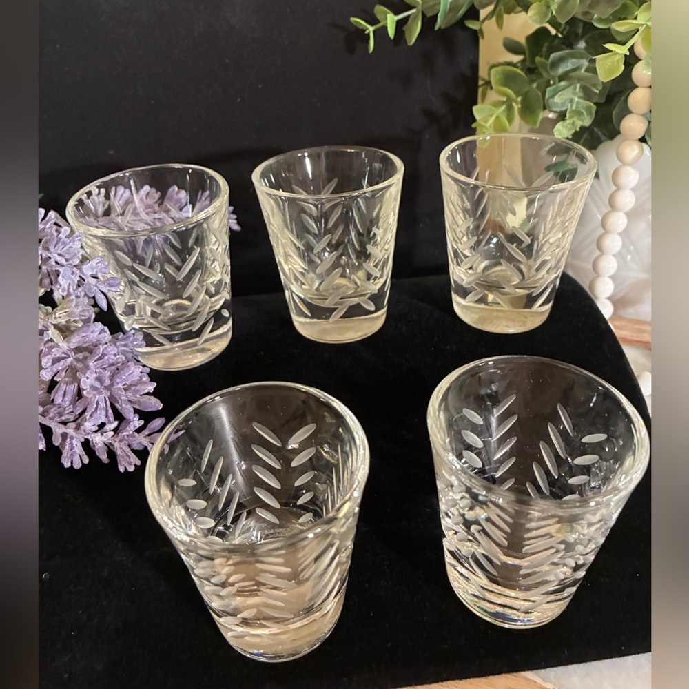 Vintage Javit Elegant Etched “Rain”  Pattern Crystal Shot Glasses (Set of 5)